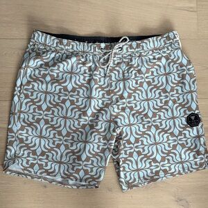 VISSLA NWT new men’s board shorts size XXL; 16.5”